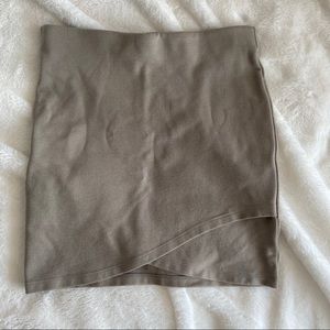Small Aritzia Talula Tulip Skirt